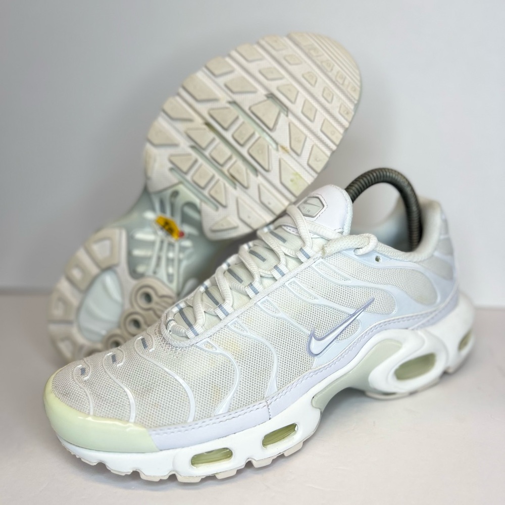Nike Air Max Plus Womens Triple White 2021 DM2362-100 Sz 7.5M No Box Exc…